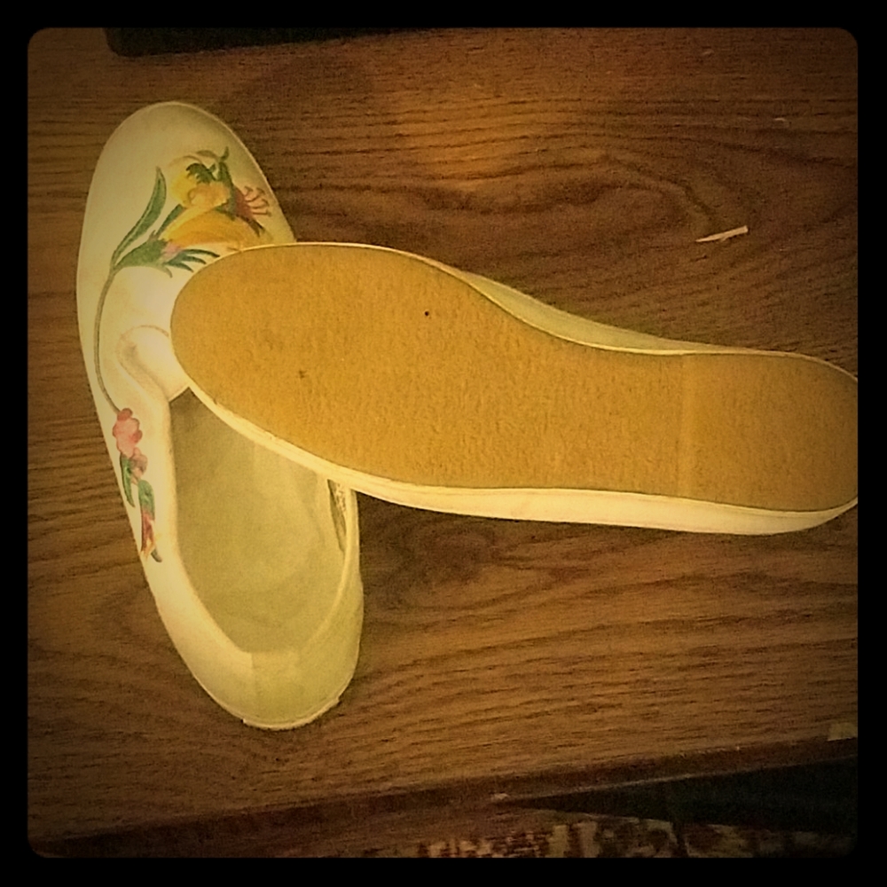 I'm selling a Gucci looking shoes